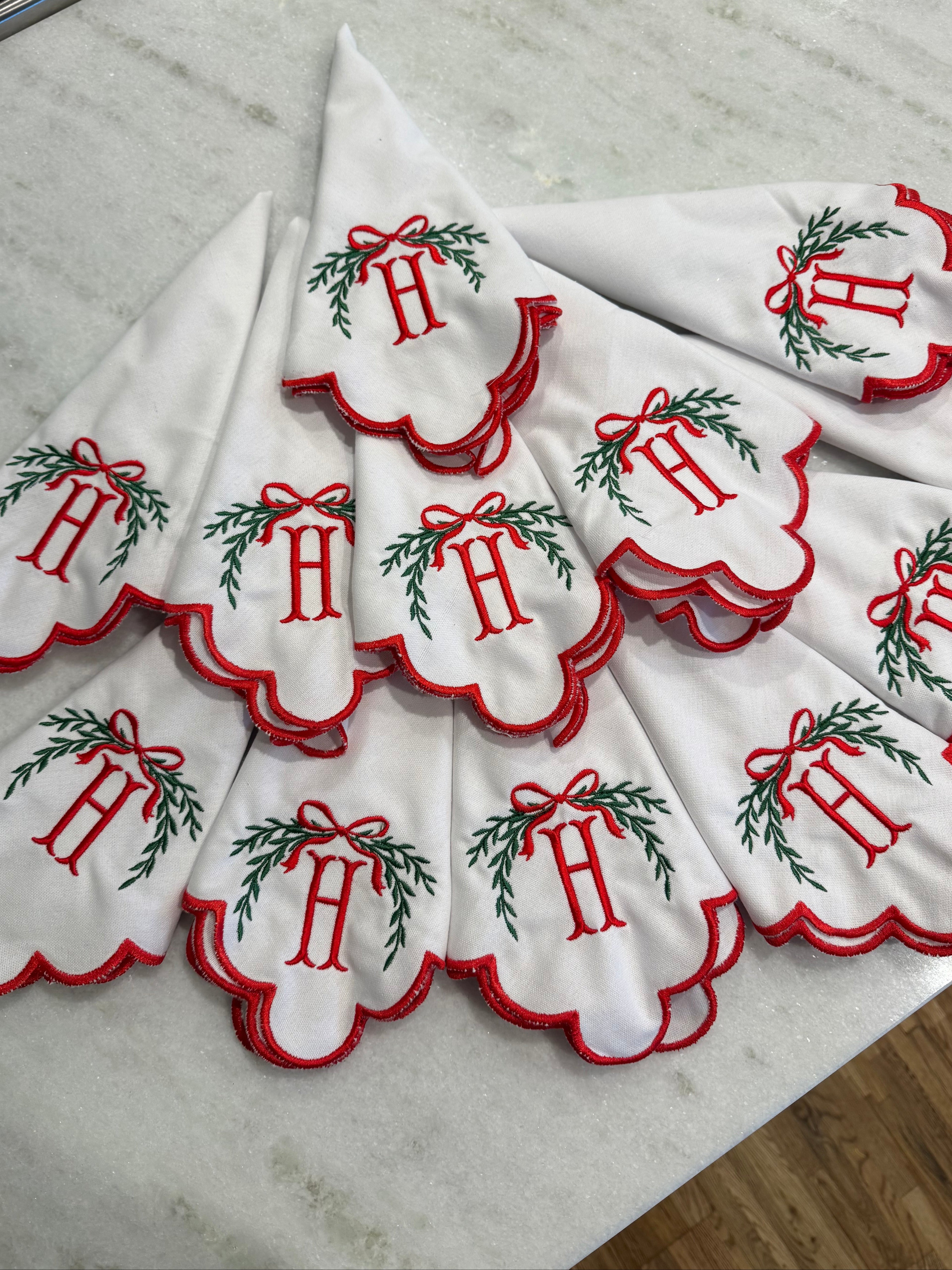 Christmas Bow Initial Dinner Napkins with Red Scalloped