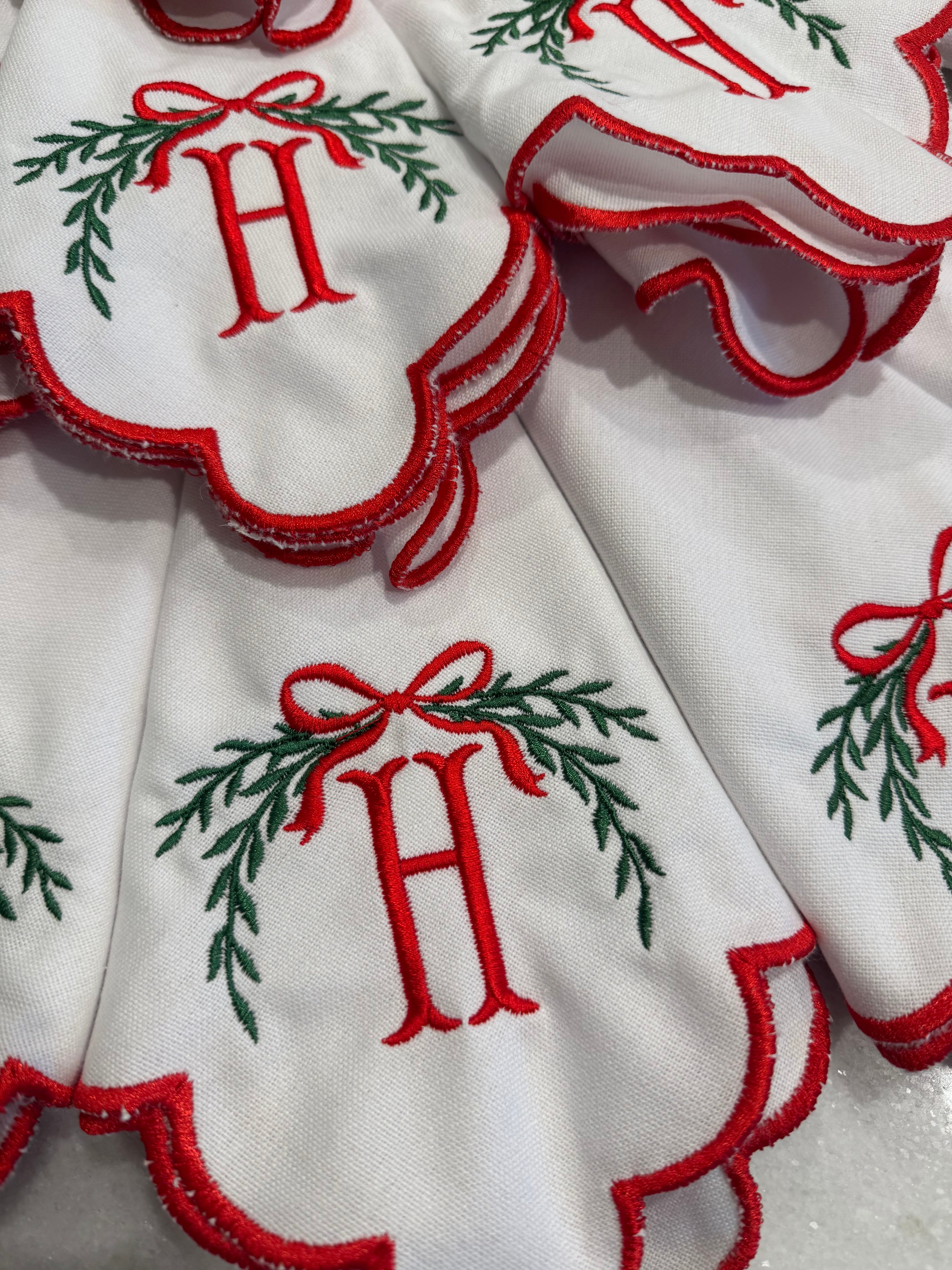 Christmas Bow Initial Dinner Napkins with Red Scalloped